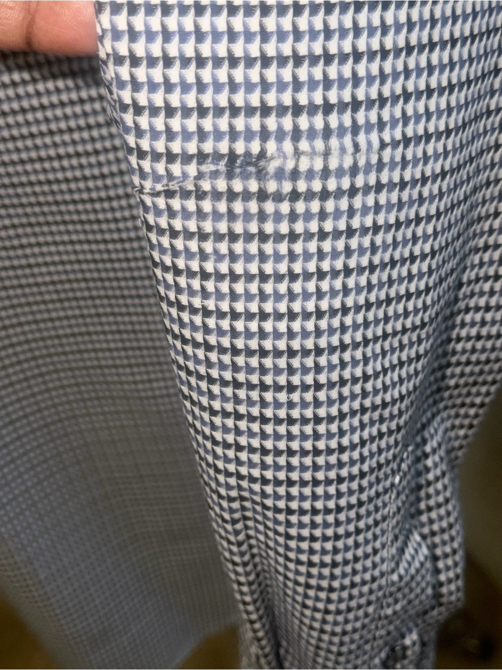 Men's Black /Blue and White XL ROBERT GRAHAM Patterned Shirt(126)